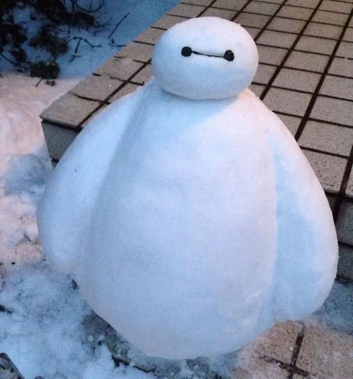东京大规模降雪后,岛国人民堆雪人的技能越来越强!