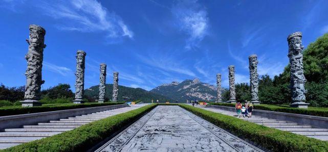 泰山天外村广场