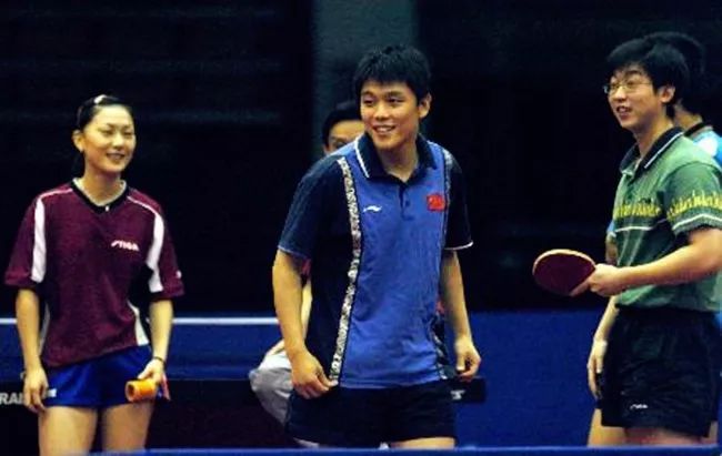 担任国乒女队陪练六年多的国家乒乓球男队二队队员刘志强(中)