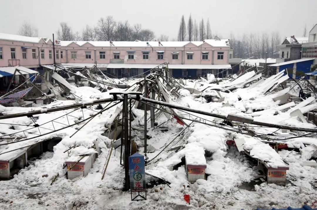 新华社记者 赵众志 摄 截至2008年2月12日 低温雨雪冰冻灾害已造成 21