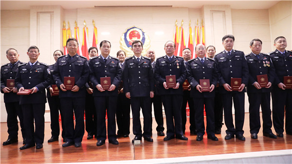 常德市公安局隆重举行市局机关民警首届"三十年荣誉勋章"授勋暨光荣