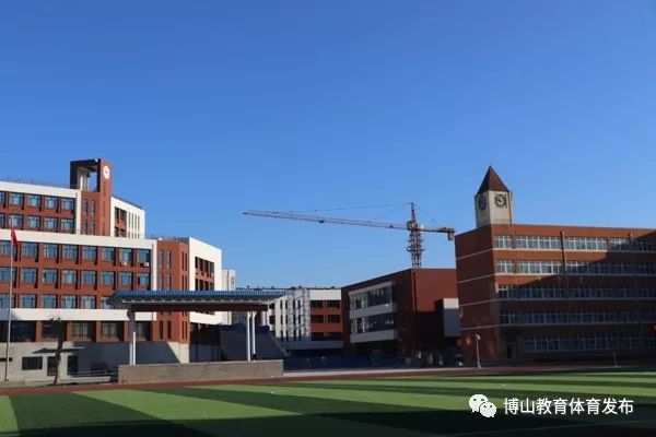 改扩建前,后的博山一中博山中学,博山小学,四十亩地小学,石炭坞小学