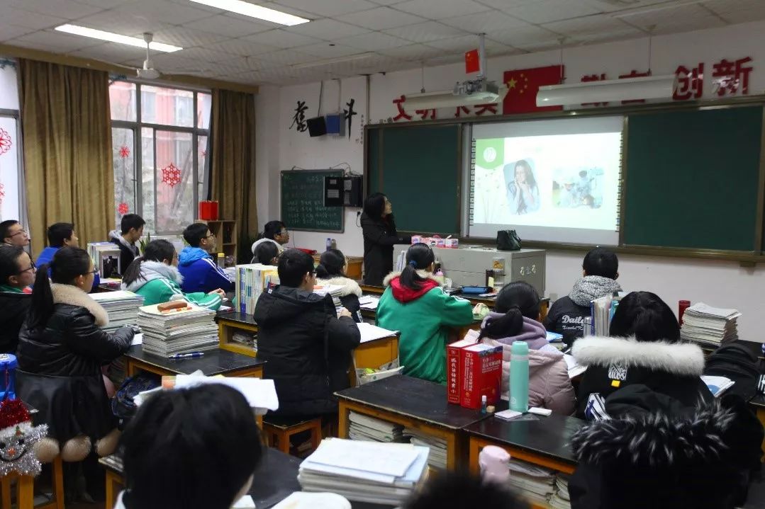 职业博览会丨高中生职业生涯规划课堂走进江西师大附中滨江分校