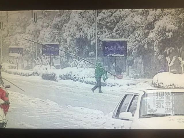 2008年平湖雪灾视频回顾,十年了,你还记得雪中的他们