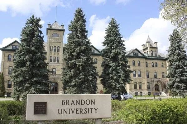 分别是 the university of winnipeg(温尼伯大学,brandon university