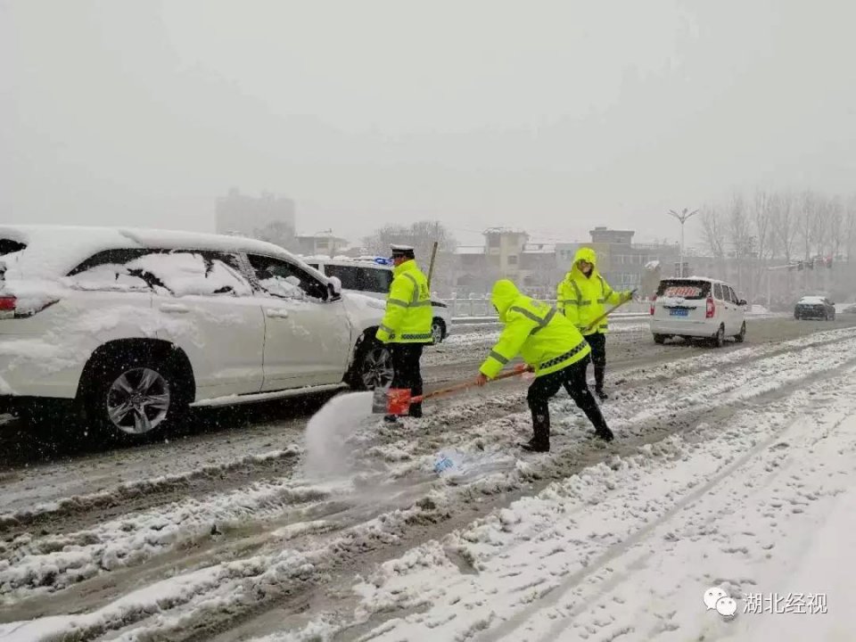 刚刚,武汉承诺了一个冬天的"大雪",终于下来了!