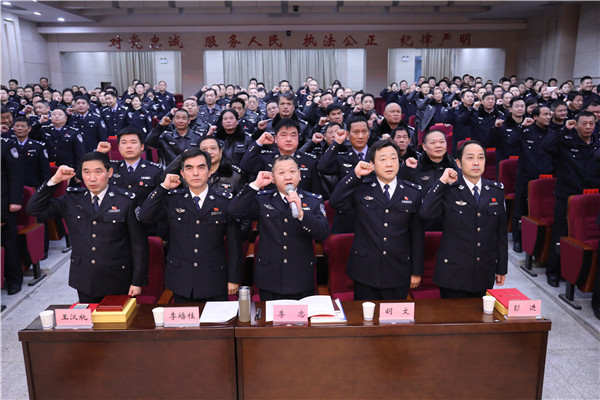 常德市公安局隆重举行市局机关民警首届"三十年荣誉勋章"授勋暨光荣