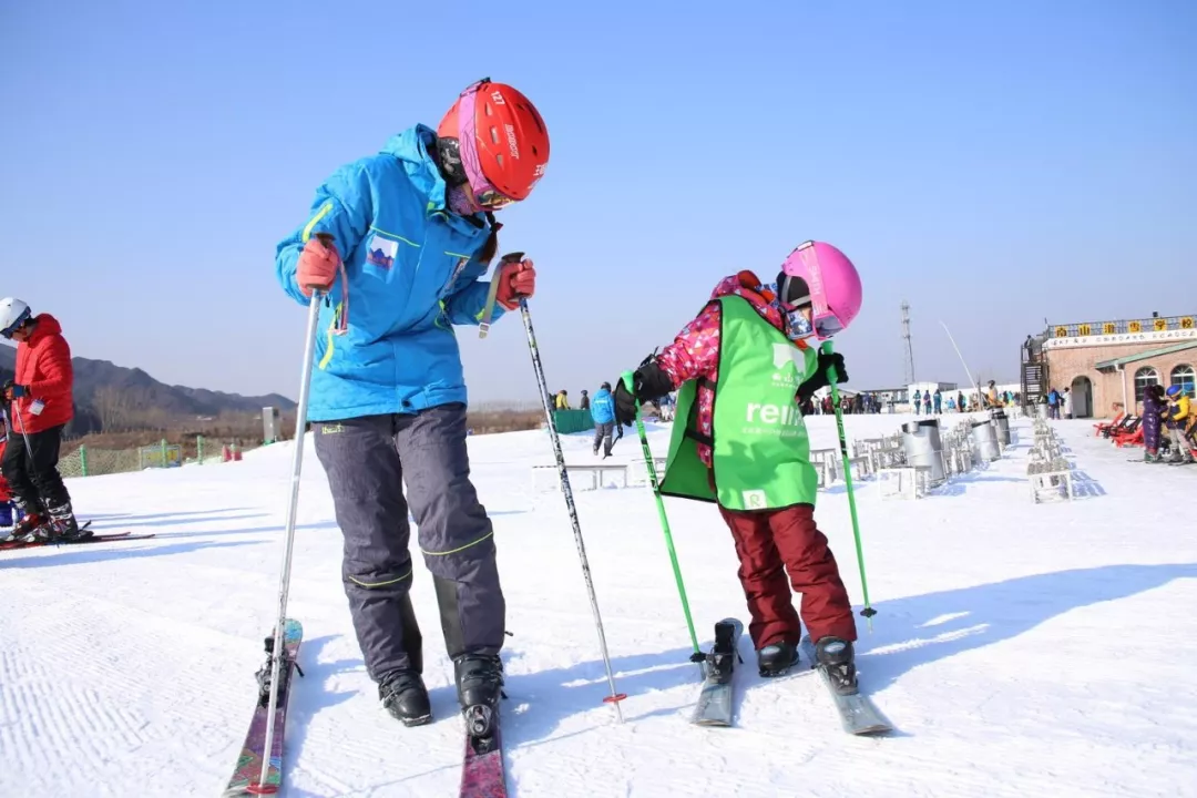 文化 正文  《冰球小子》徐元康 摄 因着冬奥梦,中国梦 冰雪运动