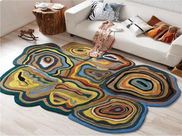 画毁了怎么办!没关系,直接在地面铺上漩涡地毯,让你家变身艺术范儿!