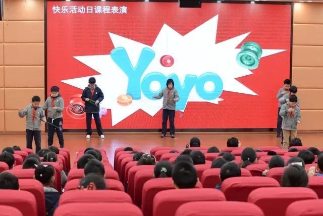 炫酷yoyo二阶六面冠军:杨恪晗团体冠军 杨恪晗,方琪颢,沈昕熔,张泽宇