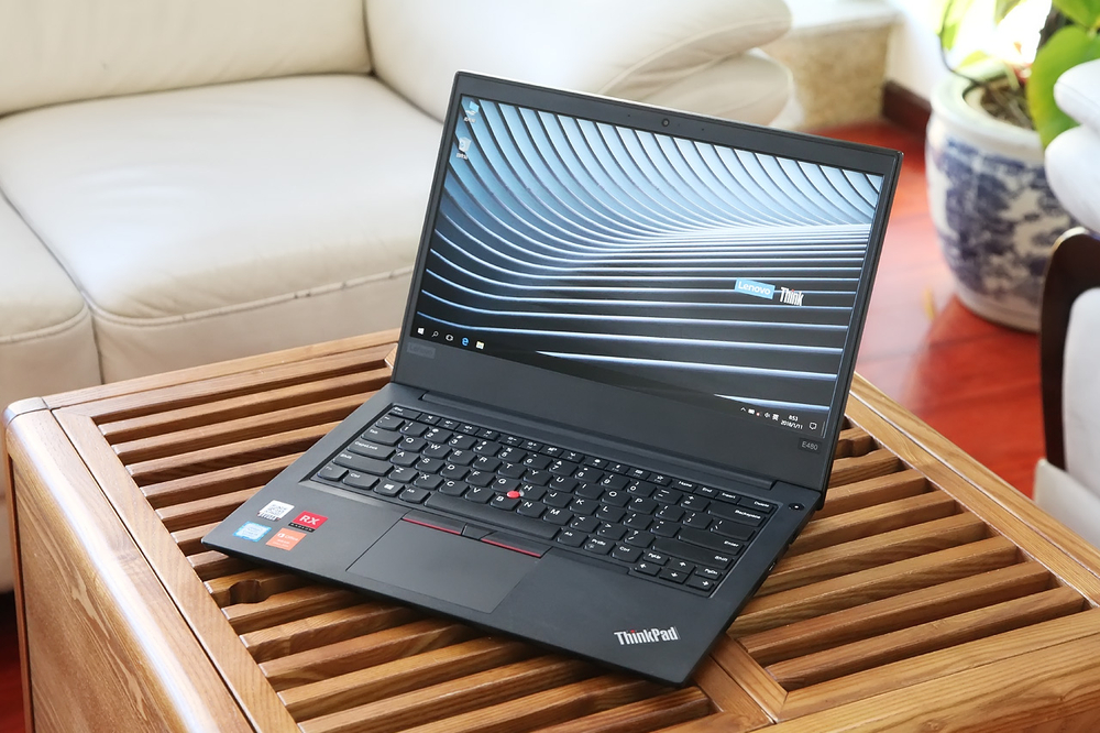 目前thinkpad e系列的笔记本已经开售,除了最低配的不带独显仅4999元