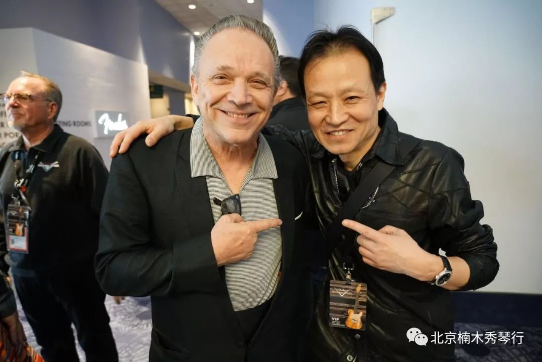 帅气不减当年的jimmie vaughan