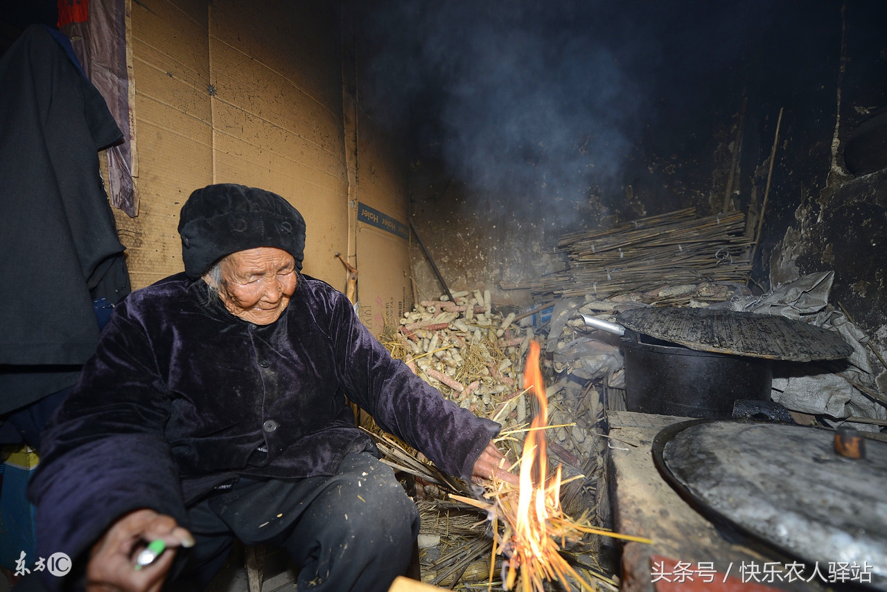 半岛体育农村老人12张图不同的生活总有一张能让你掉泪(图11)