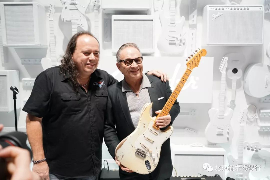 master builder john cruz与jimmie vaughan共同介绍jimmie vaughan