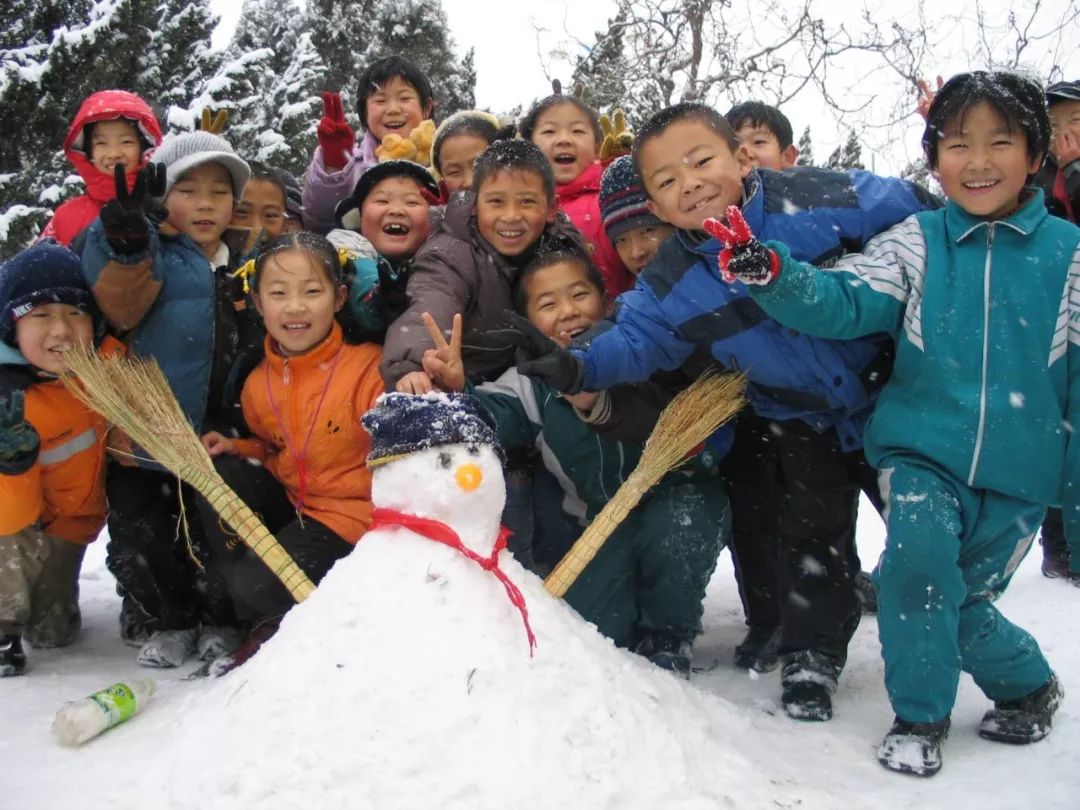 80后:小时候总是盼寒假,盼下雪,盼过年.