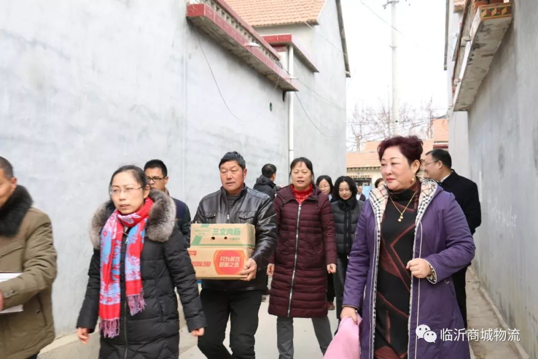 我会会长参加市女企业家协会"爱在沂蒙 巾帼送暖"走进沂水活动