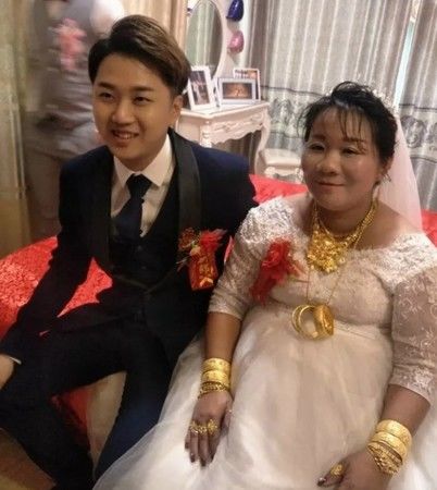 小鲜肉娶"黄金大妈" 新娘只比婆婆小一岁!网友祝福:纯金的爱