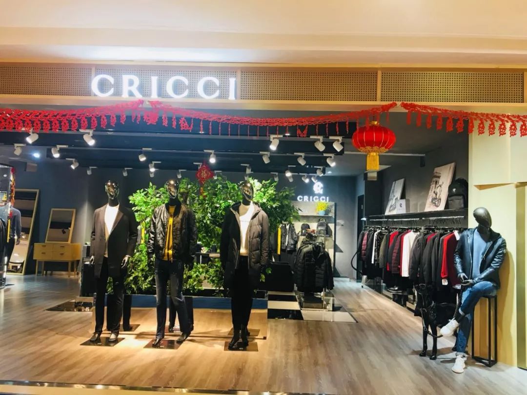 这么冷的天 大洋天地三楼【cricci】男装 特地为您挑选好兆头的颜色