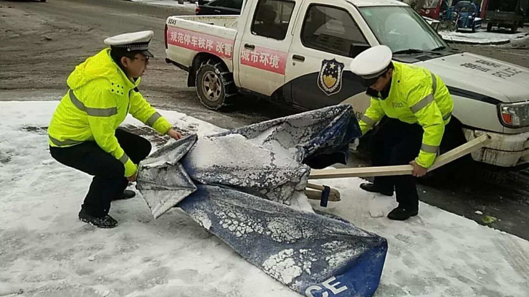 【抗击冰雪】风雪无情,交警有爱——这个冬天不太冷