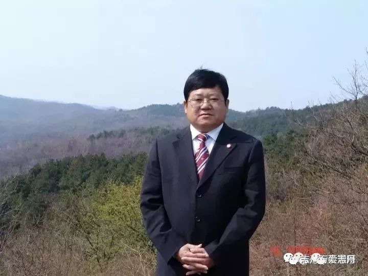 原志丹县委书记祁玉江高山顶上的那棵老柳树