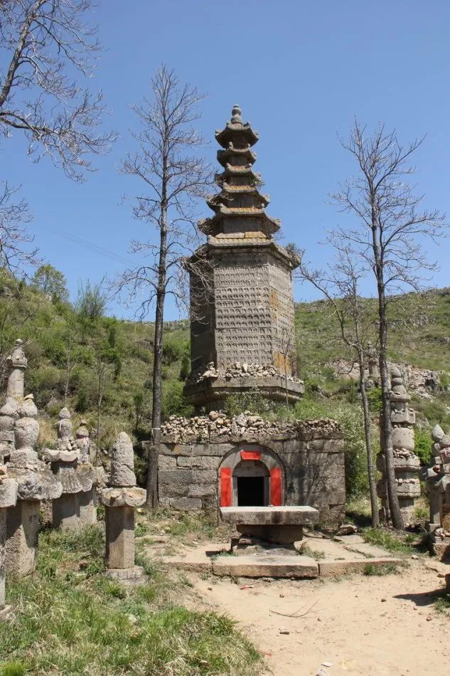 古建山西|平顺金灯寺:宝龛倒沉,万佛之影下映,它是中国石窟造像尾声的