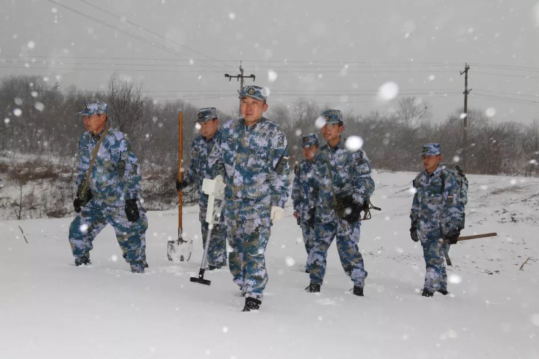 雪抢修丨我们是深山风雪中的巡线兵