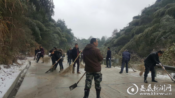 张蜜)近日,娄底市启动低温雨雪冰冻天气Ⅲ级应急预案,涟源市白马镇于1