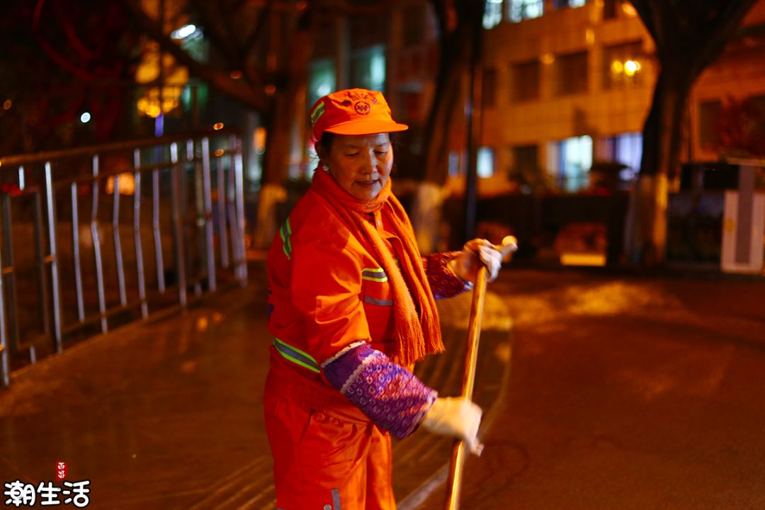 凌晨5:30,我们跟了西昌环卫工一早,太多你想不到