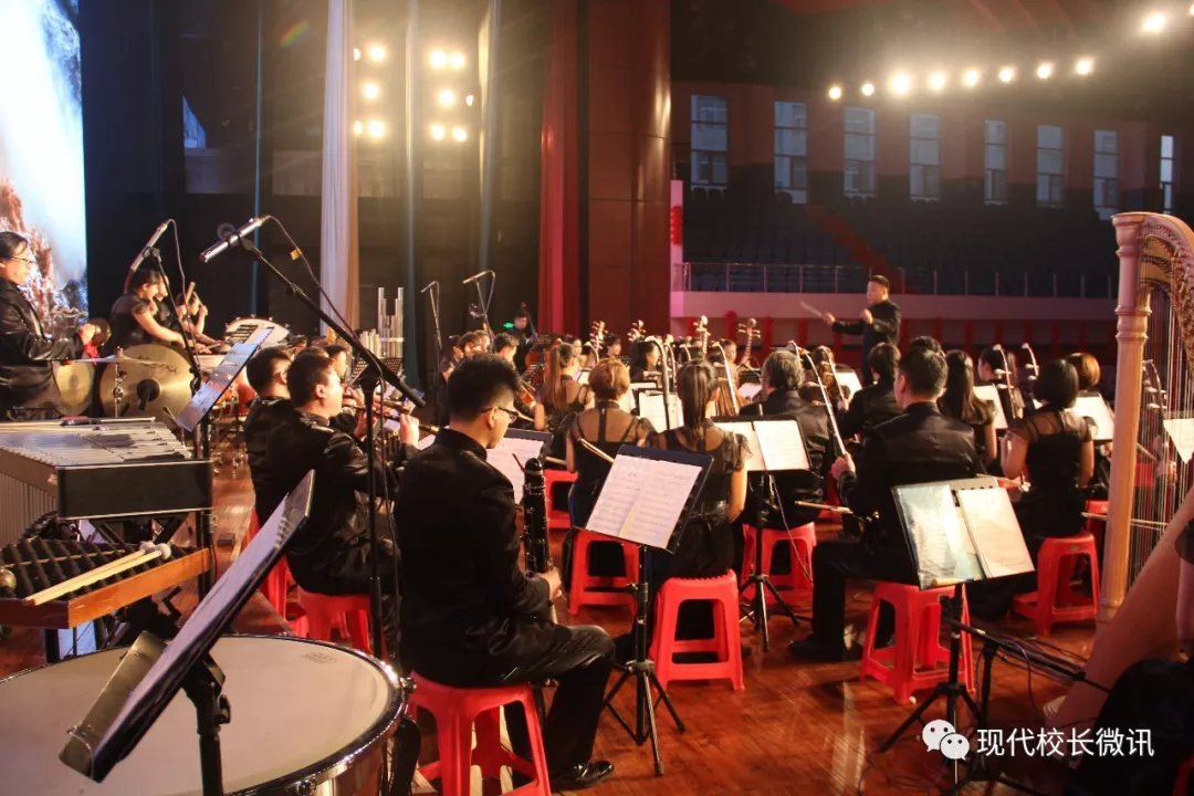 藏历土狗新年1月20日,山西大学附属中学举行了藏历土狗新年庆祝活动.