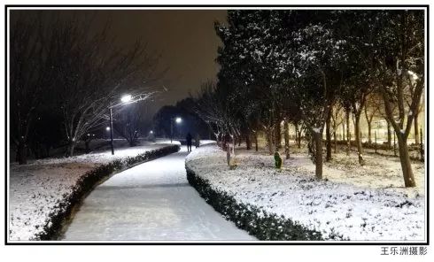 夜晚的东阿雪景,真美!