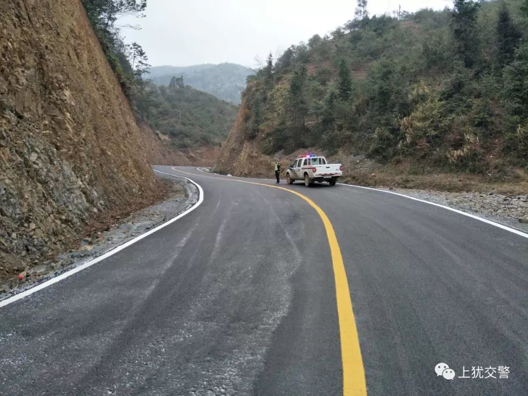 上犹出现结冰路段出门去这些地方要注意路面状况了