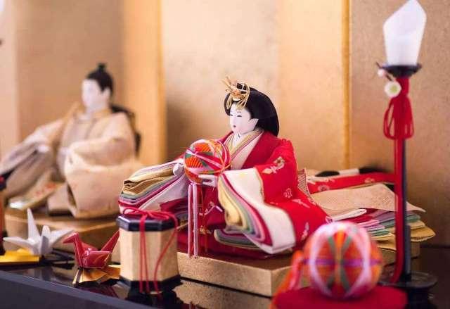 日本神社娃娃去西藏旅游,总会看见大街小巷上很多小商贩在卖一些特色