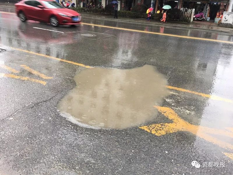 河西菜市场路面积水