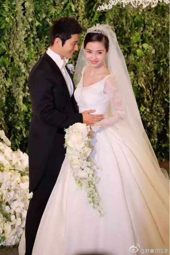 而且同样深受明星的追捧,黄晓明和angelababy"世纪婚礼"的婚礼花艺正