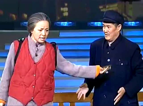 2000年,赵本山和宋丹丹表演小品《钟点工》