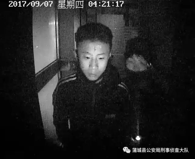 搞笑 正文  【蒲城警方协查】快来认"贼"(请转发,全城搜索,征集线索)