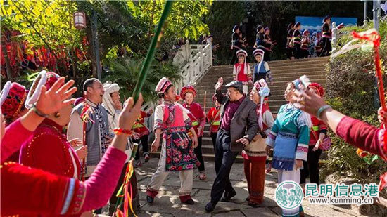 【新时代民族影视走基层】电视剧《都是一家人》揭秘少数民族的都市