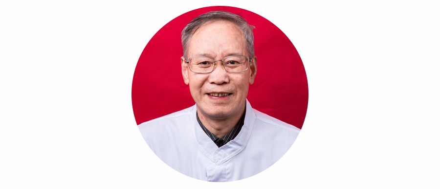 先后师从张震,吴生元,吴荣祖,姚克敏等多位国家名中医临床待诊数年,对