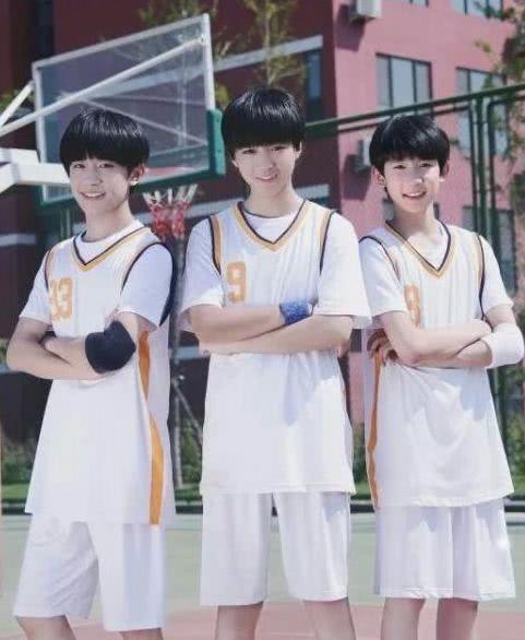 tfboys穿校服似花美男,他们这13套队服你最喜欢哪套?