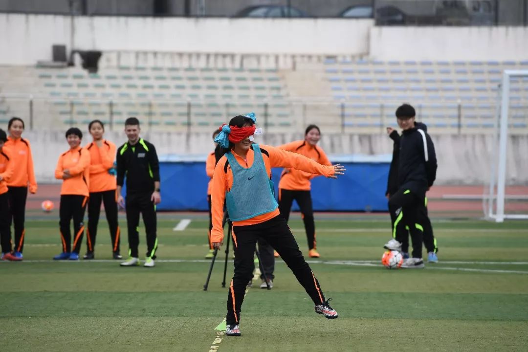 北京校园足球冬训营南下"过冬" 马元安:为小球员的进步感到欣慰