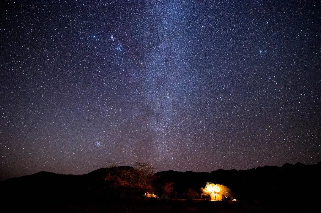 不自觉的哼唱起五月天的《星空》