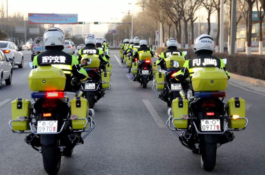 帅呆了!西宁交警"铁骑队"霸气来袭!