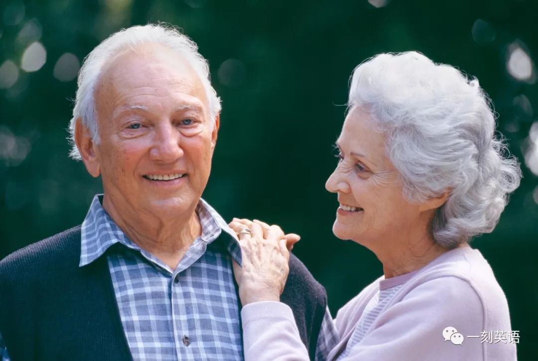 别用old people称呼老年人了!外国人字典里没有老,实在太不礼貌!