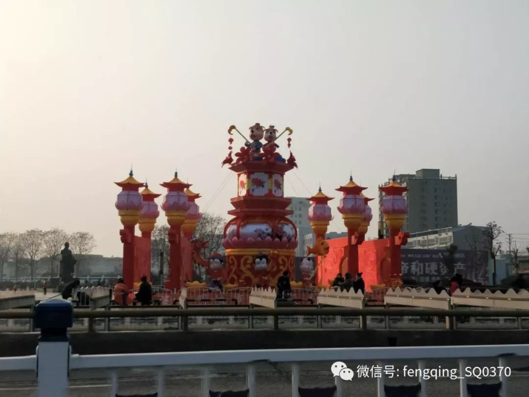 市城管局正在商都广场,运河南岸(神火大道至归德路段),金世纪广场