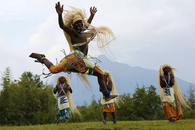 娱乐 狂放刚劲的非洲原生态舞蹈