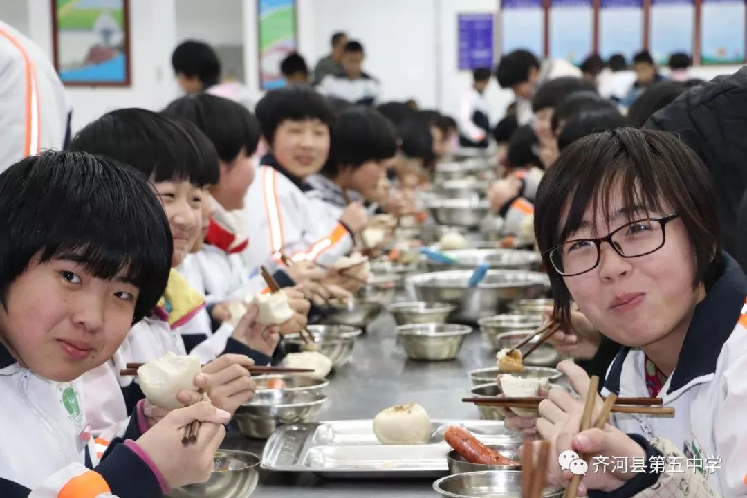 【五中关注】舌尖上的五中食堂,送烤肠加鸡腿!