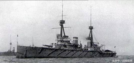 被炮弹击中后的德国"德累斯顿"号轻巡洋舰 英国海军大量的装甲巡洋舰