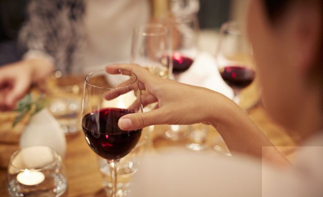 论如何在酒桌上,用红酒知识让自己艳惊四座.