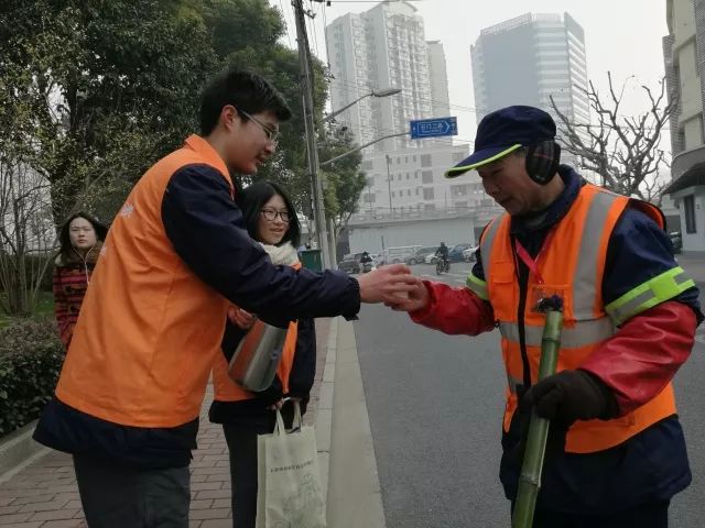 【邻里党群】高中生社会实践第一课:一杯热水,一份浓情