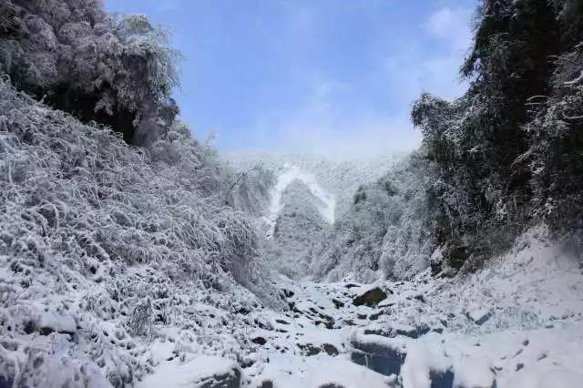 在彭州宝山村的太阳湾,除了雪景还有温泉可以泡.